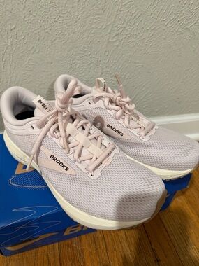 Women's Brooks REVEL 7 Running Shoes - Brand New - Women's Size 9